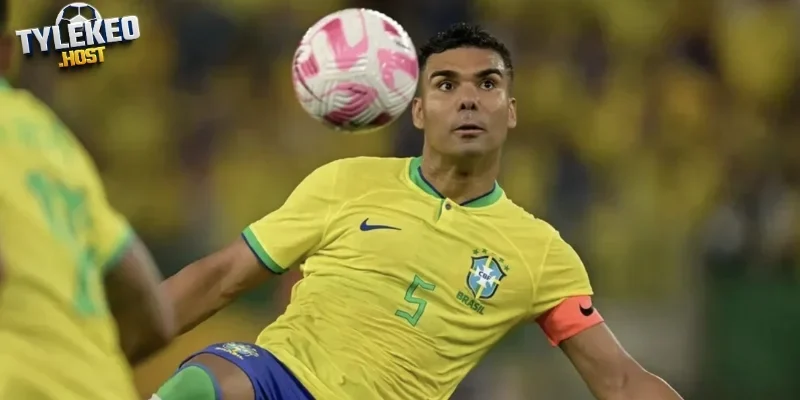 Casemiro để lại dấu ấn ngay từ đầu trận