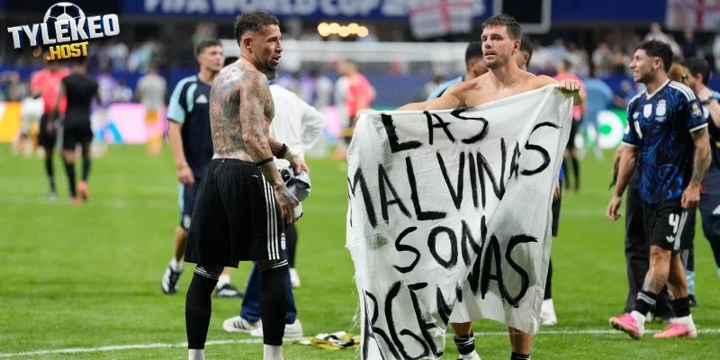 FIFA điều tra và xử phạt các cầu thủ Argentina về biểu ngữ chính trị