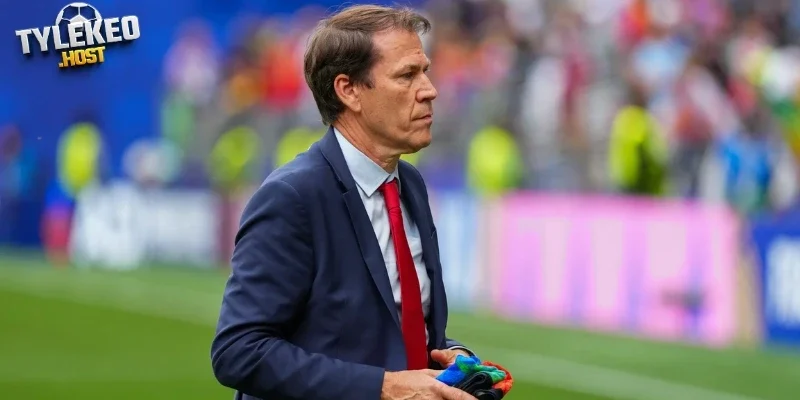 HLV Rudi Garcia cập nhật tình trạng của Amadou Onana
