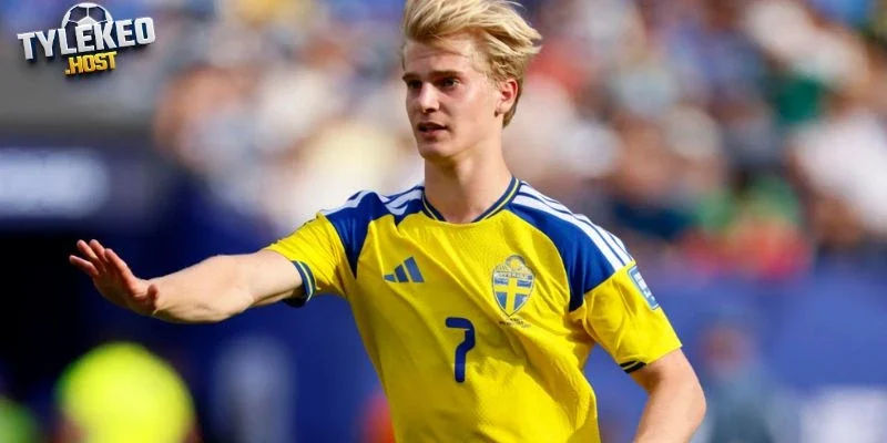 Lucas Bergvall có tư duy chơi bóng hiện đại