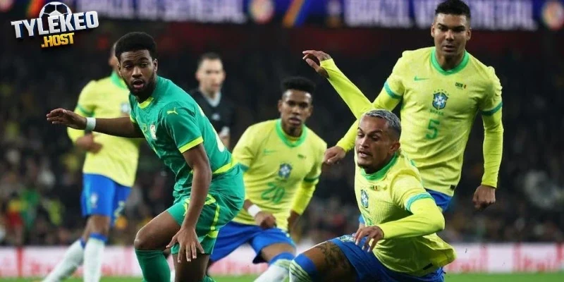 Tuyến giữa Brazil gặp biến động lớn ngay trước trận đấu